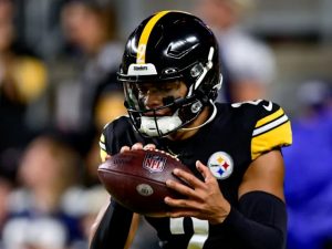 

Pittsburgh Steelers to Acquire 2 Quarterbacks; Aaron Rodgers' Status Will Not Impact Draft Strategy